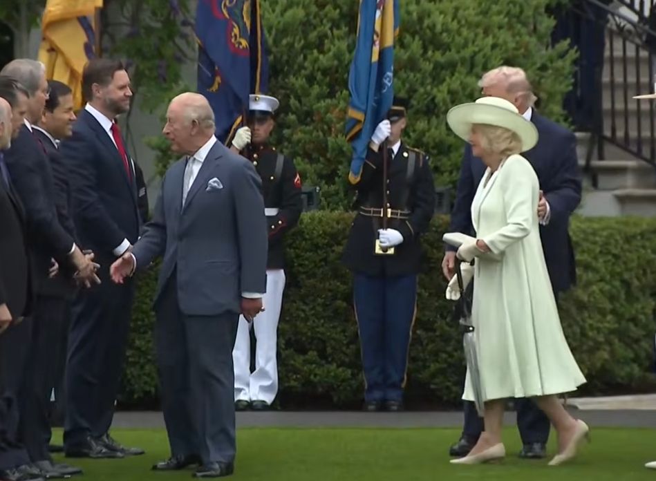 Wystarczyło, że Trump otworzył buzię, a król Karol i Camilla zaczęli się śmiać. Ale wypalił!