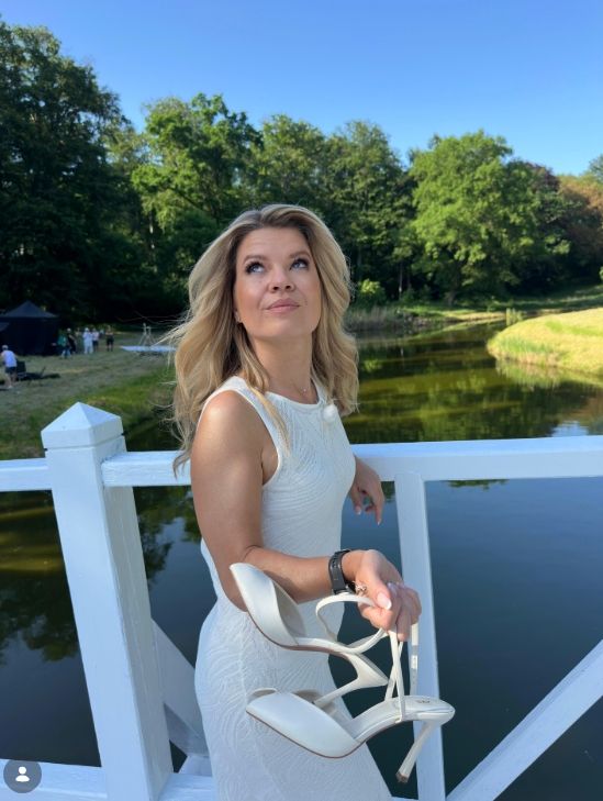 "Coś ważnego i trwałego się zaczyna". Marta Manowska w białej sukni. Fani: "Gratulacje"