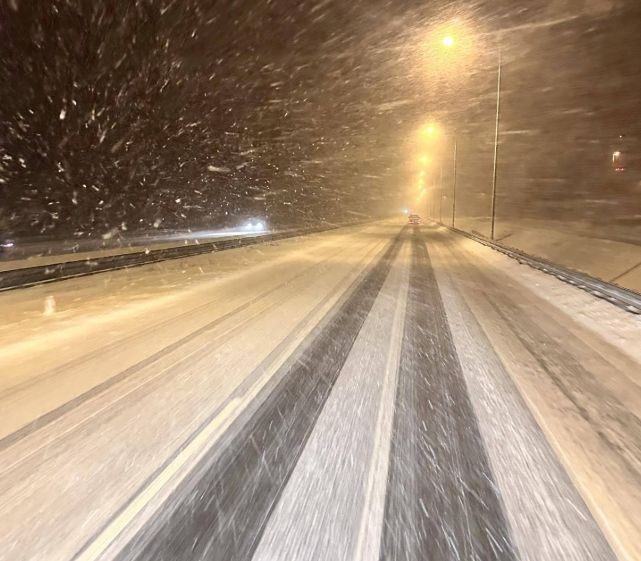 Karetki uwięzione w śnieżnej pułapce. Dramatyczne akcje ratunkowe na Warmii i Mazurach