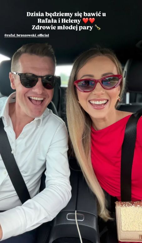 Rafał Mroczek też bawił się na weselu Brzozowskiego. Jego partnerka wyglądała, jak modelka