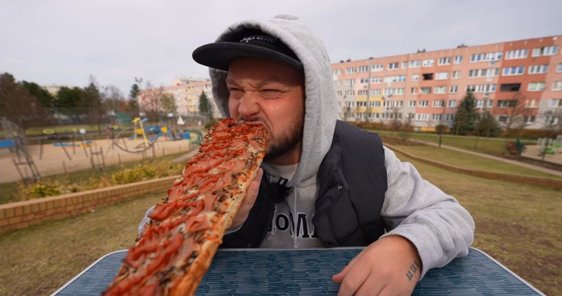 Książulo odwiedził knajpę gwiazdora TVN. Sypią się gromy. Długo nie czekał na odpowiedź