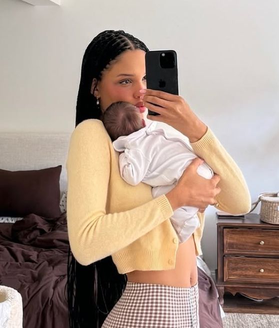 Córka uwielbianej modelki jest chora na nowotwór. "Mała wojowniczka"