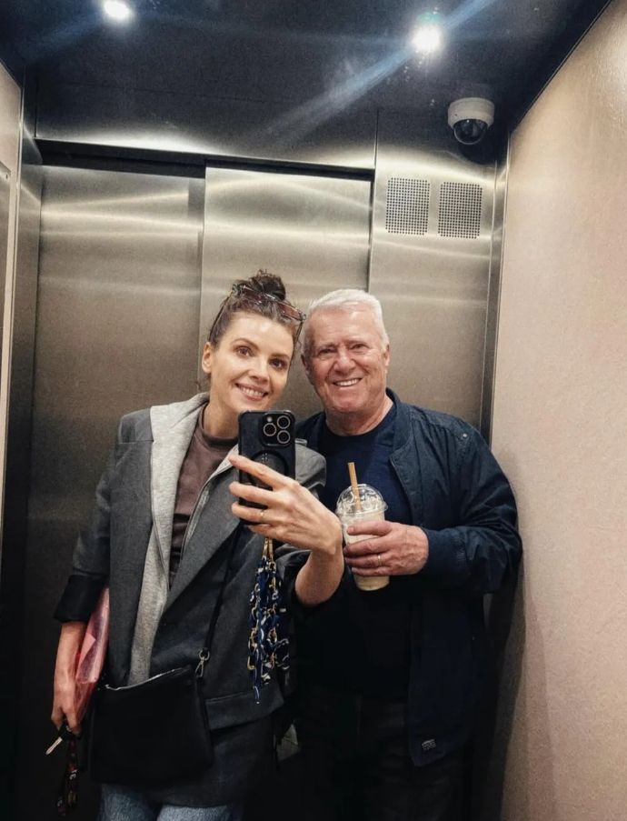 79-letni Włodzimierz Matuszak zapozował z młodszą o 34 lata żoną. To gwiazda "M jak miłość"