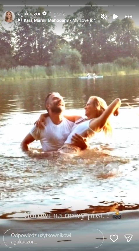 Kaczorowskiej i Rogacewiczowi puściły wszystkie hamulce! Na zdjęciach widać, co wyprawiali w wodzie