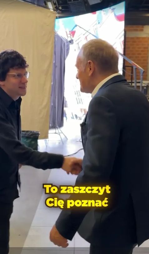 Donald Tusk na spotkaniu z gwiazdą Hollywood. Taki prezent zafundował aktorowi