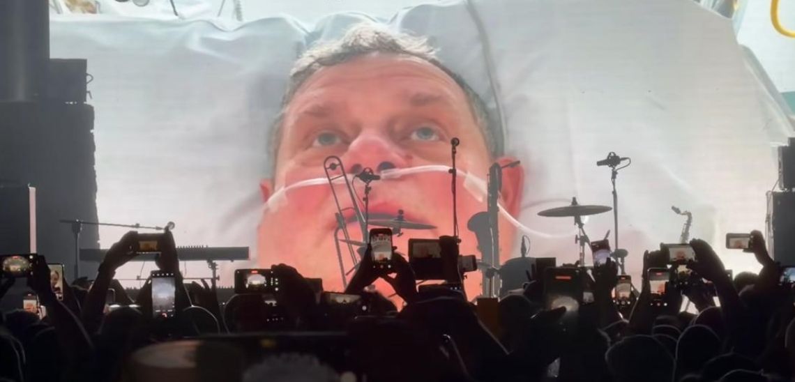 Kult zagrał bez Kazika na Teneryfie. Pusty mikrofon i hołd od fanów