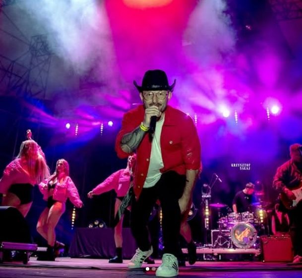 Uwielbiany gwiazdor disco-polo apeluje o pomoc. Chwilę temu został przewieziony do szpitala
