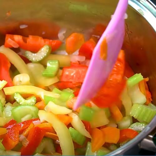 Zupa na odchudzanie pełna warzyw.jpg