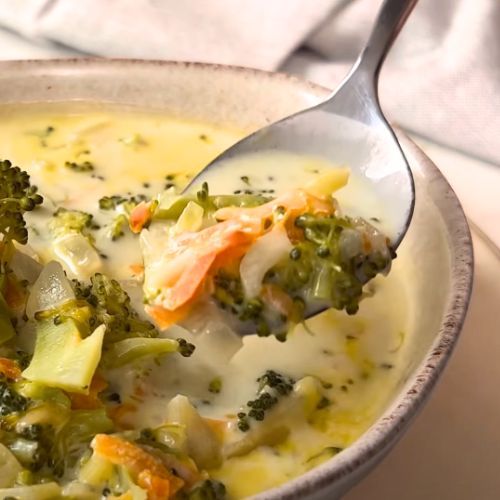 Zupa z brokułami kusi.jpg