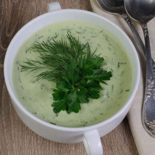 Zrywam lubczyk i wrzucam do gara. Nie ma lepszej zupy na rosole