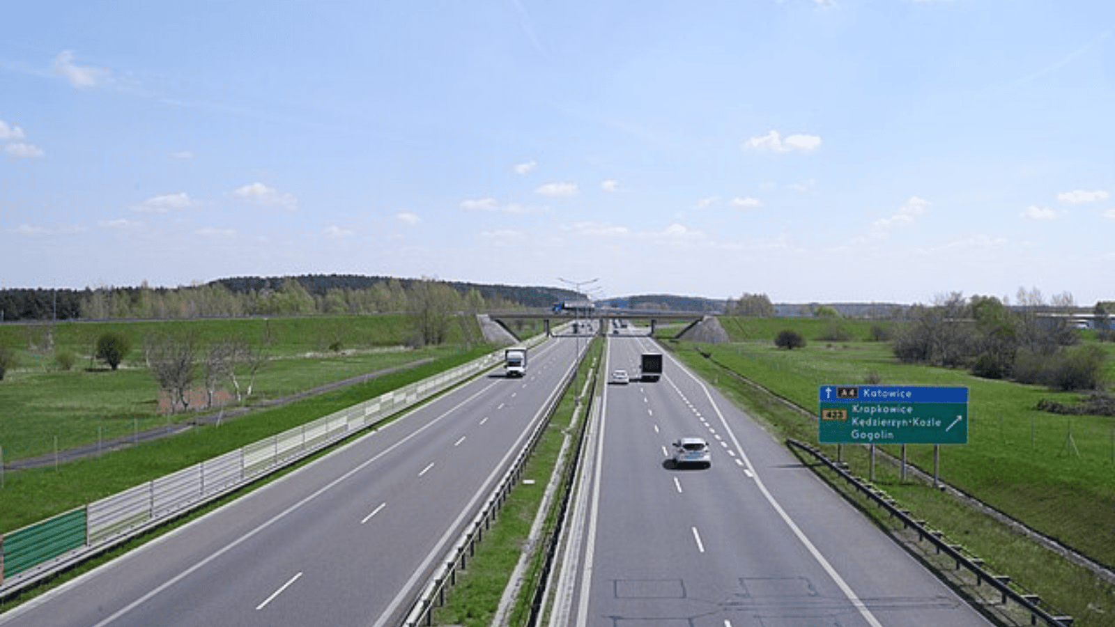 Potworny karambol na A4. Zderzyło się 8 samochodów, nie żyje jedna osoba