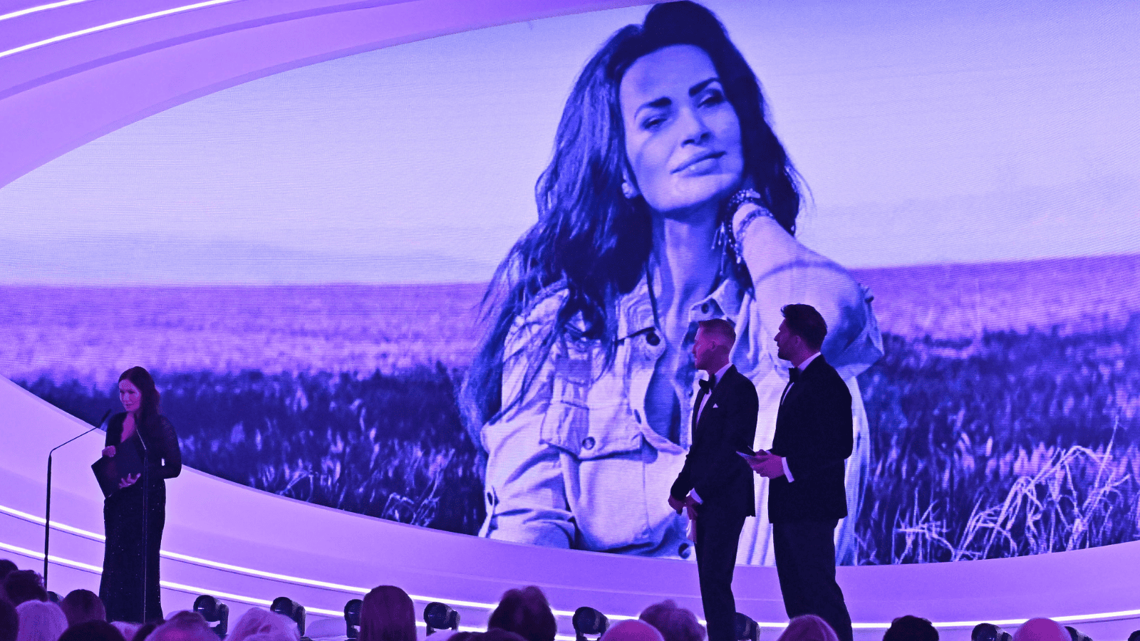 Pożegnanie Agnieszki Maciąg na gali VIVA! PEOPLE POWER. Wzruszający gest