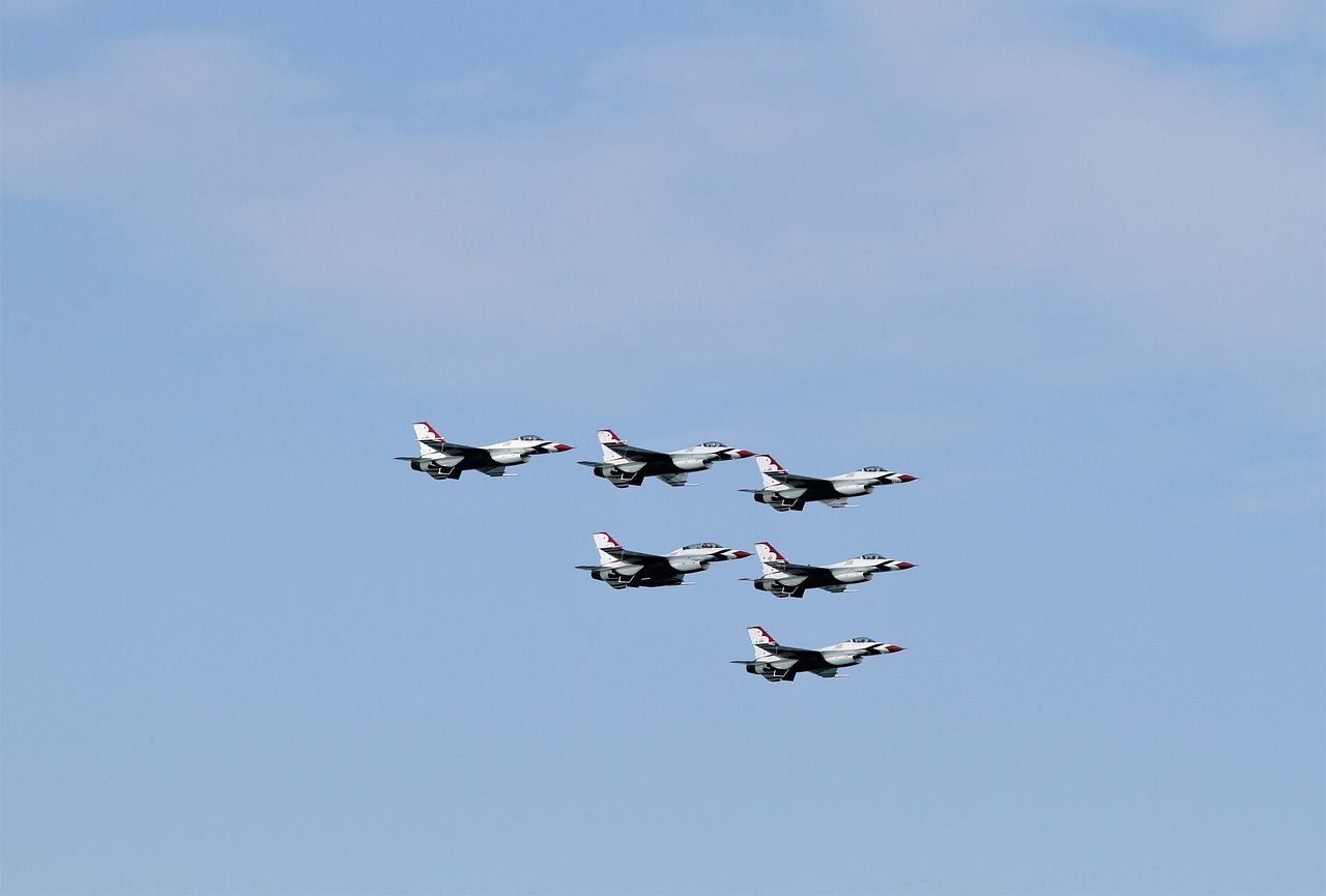 air-force-thunderbirds-4035359_1280.jpg