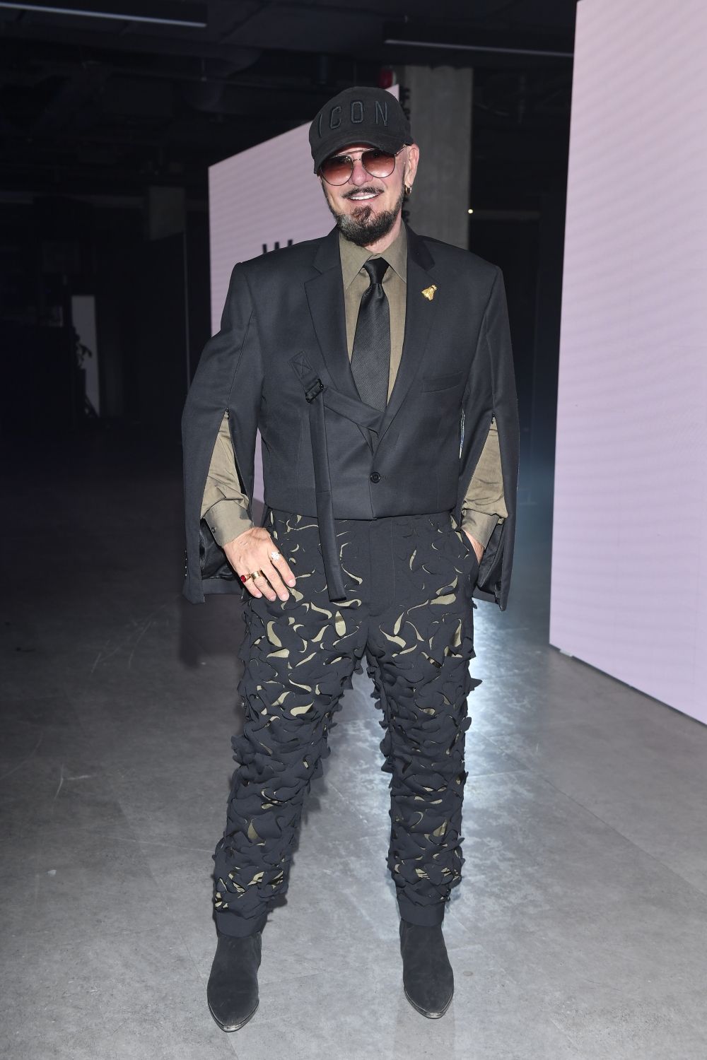 Gwiazdy na Warsaw Fashion Week. Krzysztof Ibisz, Caroline Derpienski, Jakub i Paulina Rzeźniczakowie