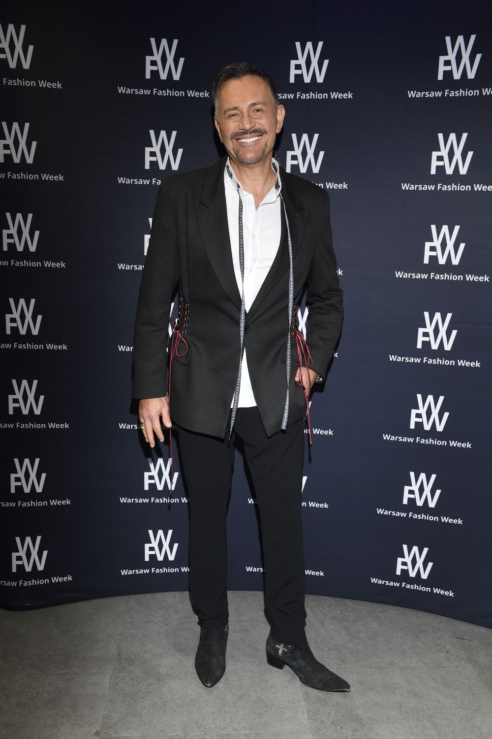 Gwiazdy na Warsaw Fashion Week. Krzysztof Ibisz, Caroline Derpienski, Jakub i Paulina Rzeźniczakowie