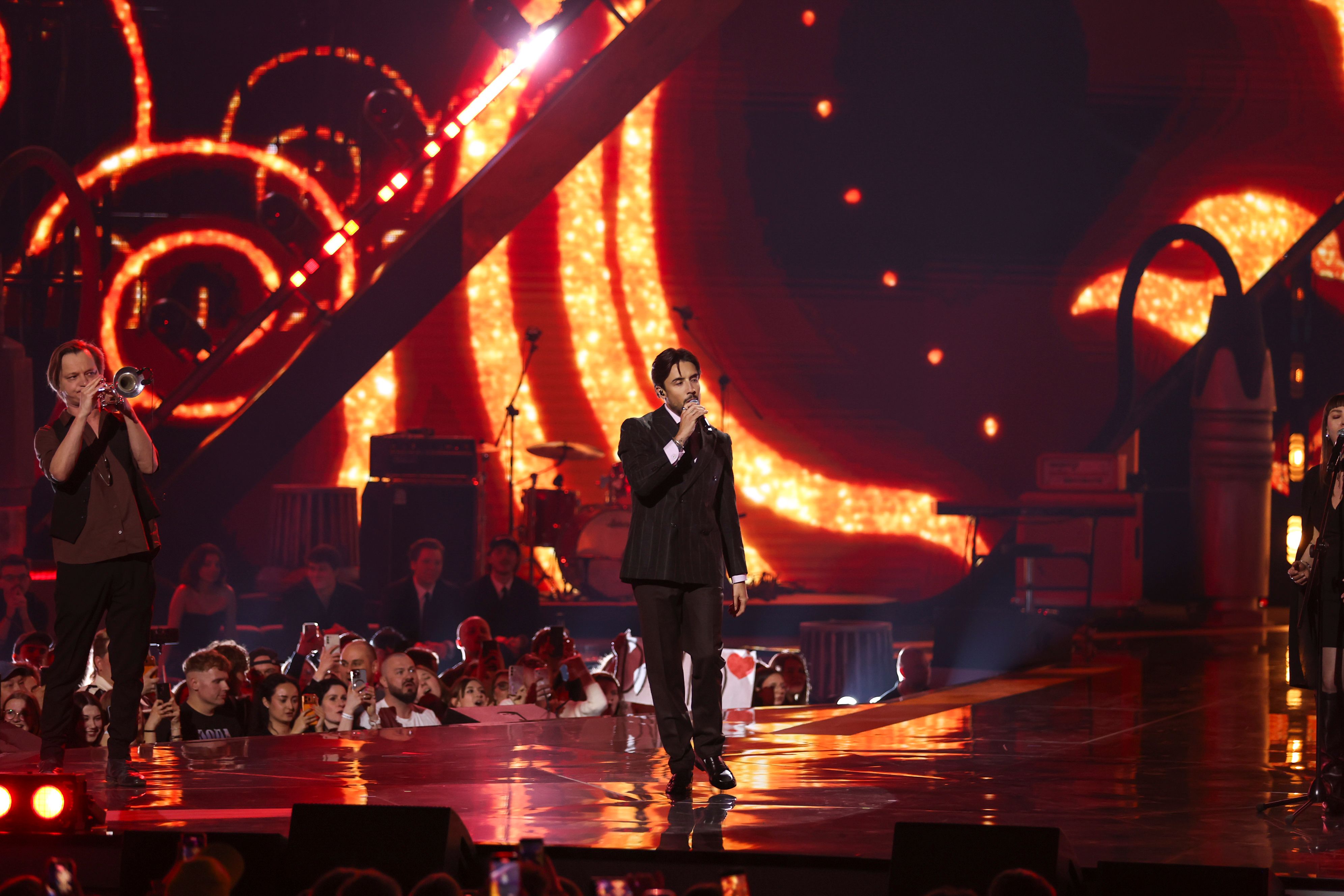 Po osobistej tragedii wystąpił na gali. Pisk i krzyki. Niewiarygodne sceny