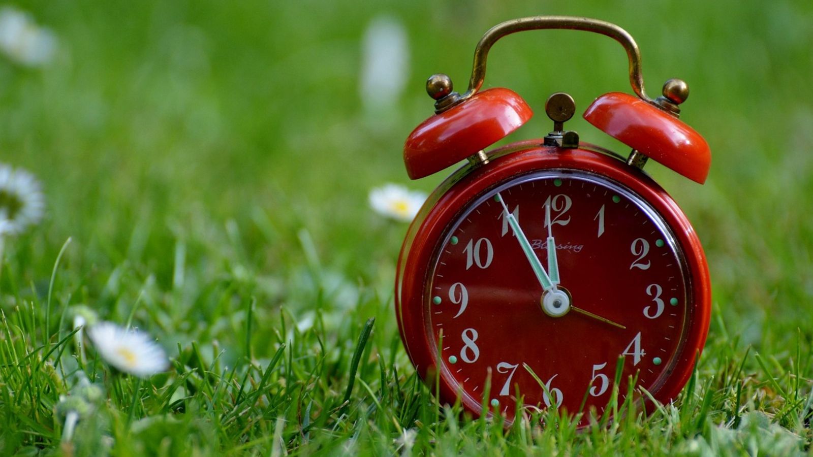 W tym roku Polacy wcześniej przestawią zegarki. Lepiej zapamiętać tę datę