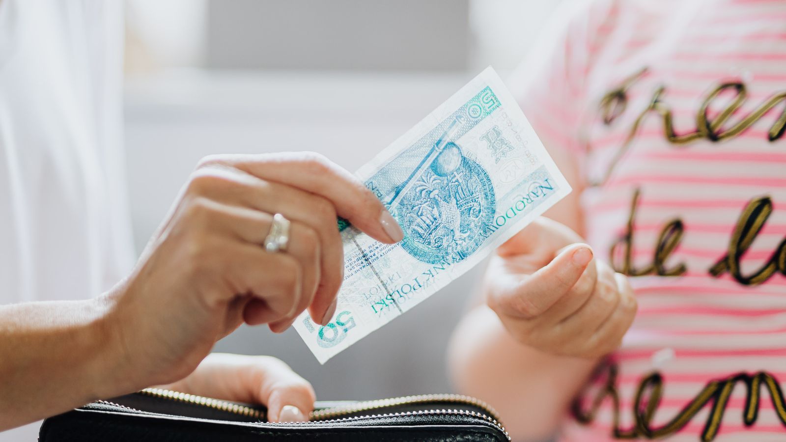 Chciał od syna 500 zł miesięcznie. Sprawa trafiła do sądu, wyrok może zaskoczyć