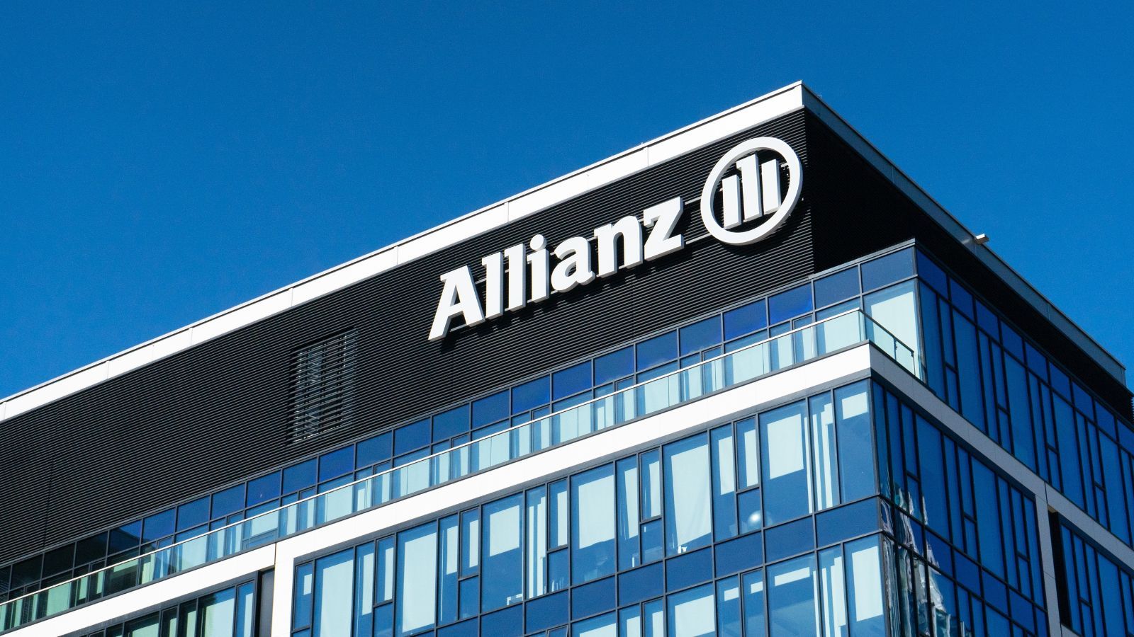 Znana spółka zwolni prawie 2 tys. osób w Europie. Pracowników Allianz Partners ma zastąpić AI