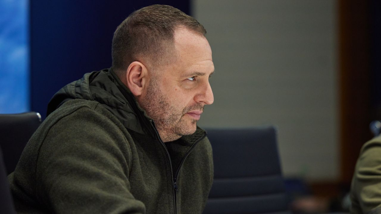 Wczesnym rankiem służby weszły do domu prawej ręki Zełenskiego. Trwa przeszukanie, w tle wielka afera