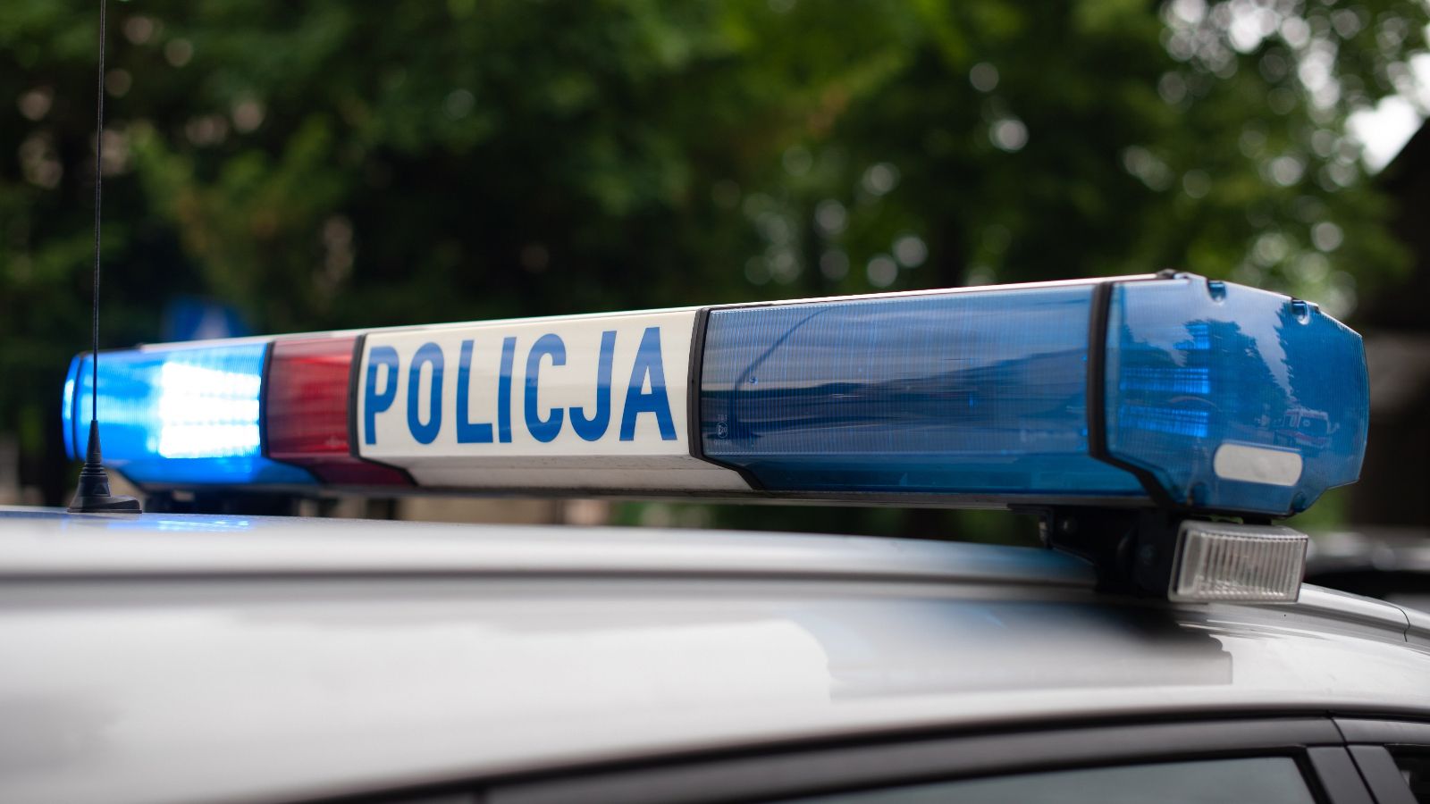 Wszedł do kościoła, opluł ołtarz i rzucił krzyżem. Szokujące nagranie obiegło Polskę