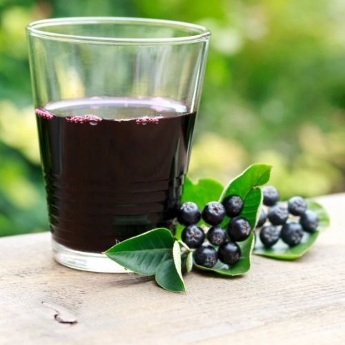 Prosty przepis na sok z aronii. Z tymi liśćmi smakuje najlepiej