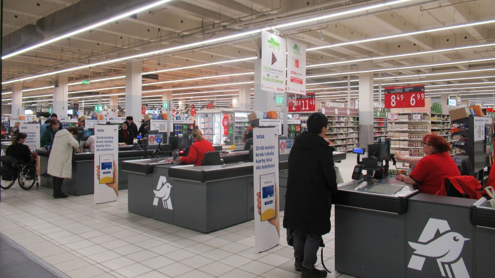 Auchan wyprzedaje sklepy w Polsce. Już wiadomo, kto jest nowym właścicielem