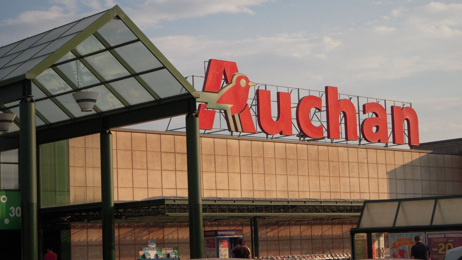 Najtańszy koszyk nie w Lidlu ani Biedronce. Wygrywa inna sieć handlowa w Polsce 