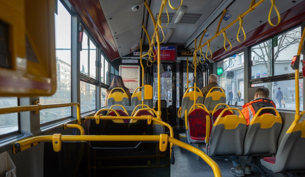 wnętrze autobusu