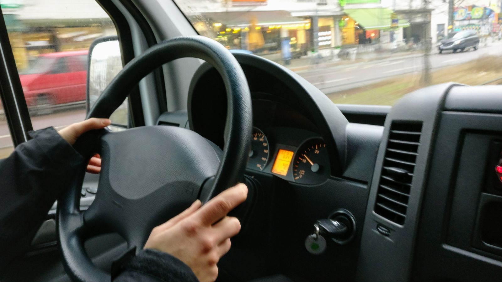 Ile zarabia kierowca autobusu? Polska płaci godnie, ale Zachód kusi fortuną