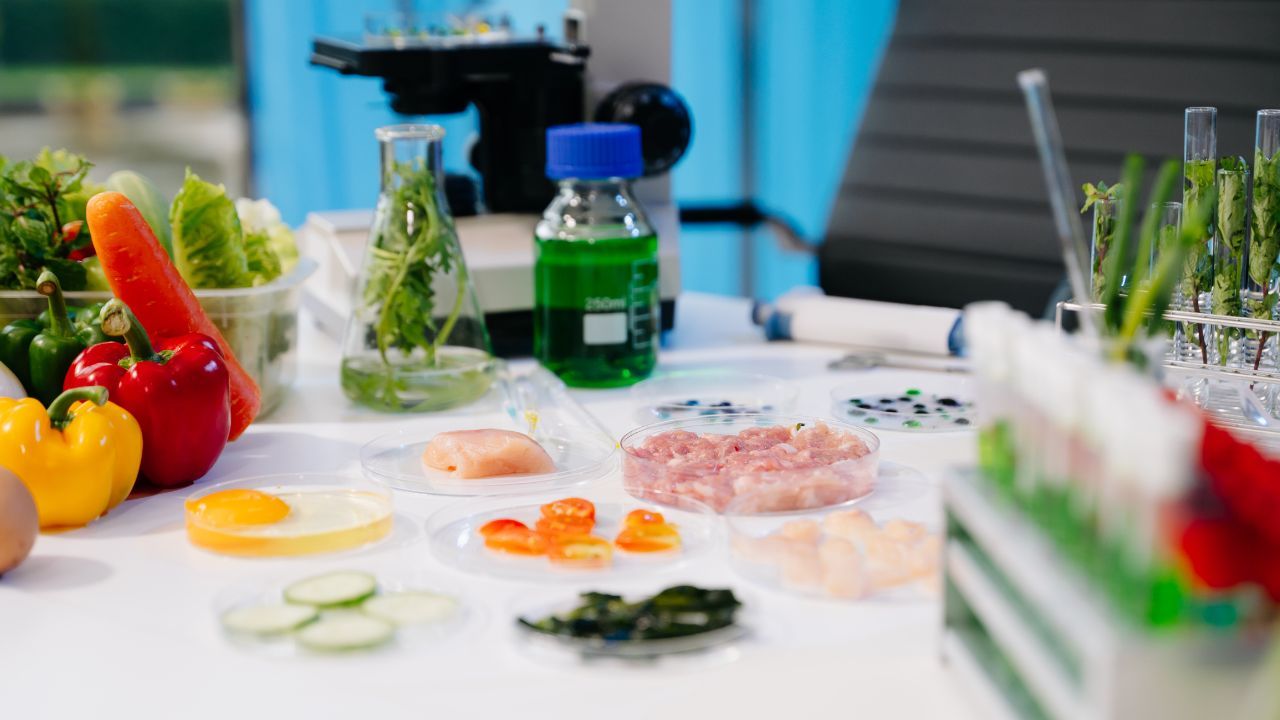 GIS bije na alarm. Wycofano aż 10 popularnych produktów spożywczych. Natychmiast się ich pozbądź