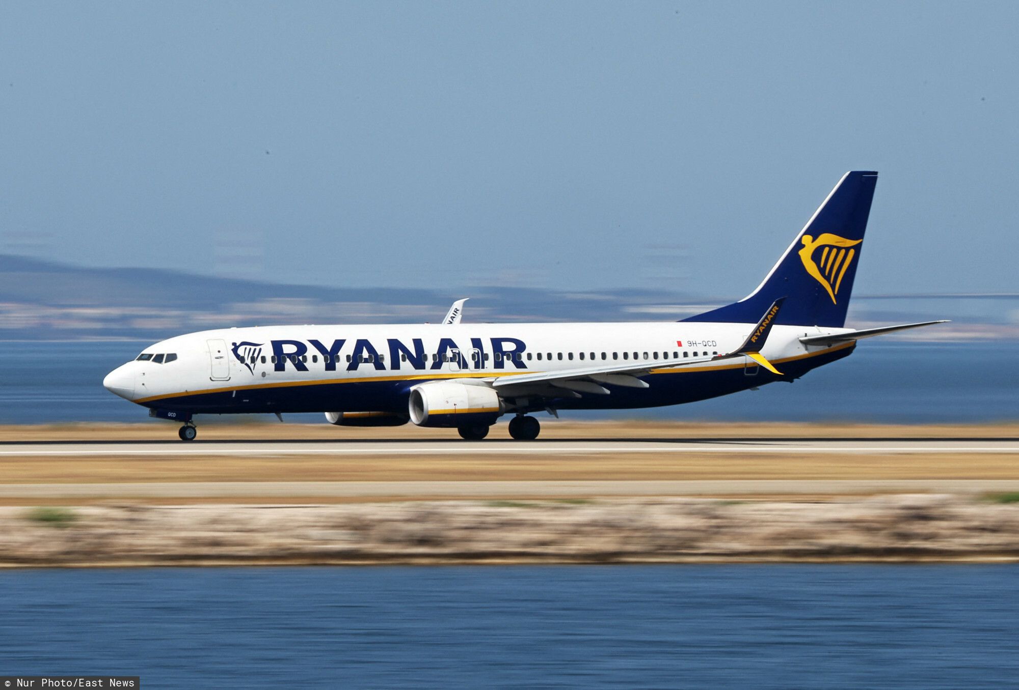 Lecisz na wakacje? Na lotniskach ruszają "łapanki”. Ryanair podnosi premie dla pracowników