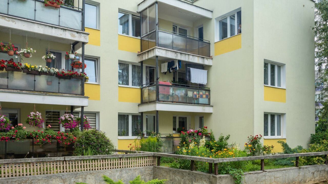 balkon, mandat