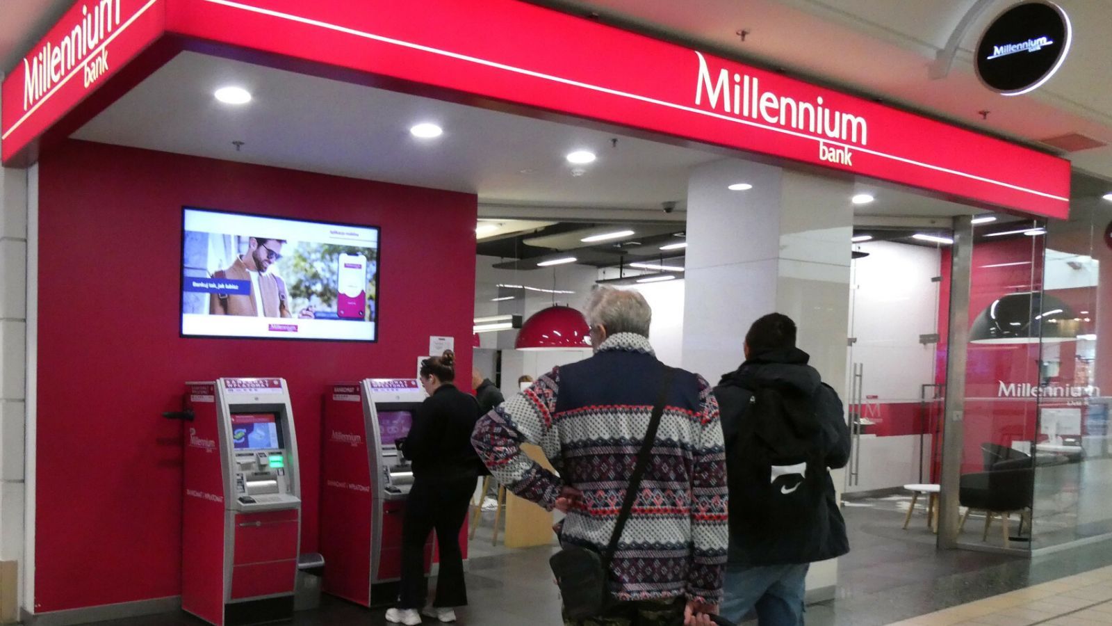 Banki apelują o wypłacanie. Chodzi o gotówkę na czarną godzinę