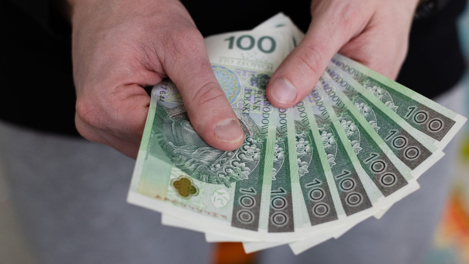 Zapas gotówki w domu? Banki przygotowują na czarny scenariusz. Domański stawia sprawę jasno