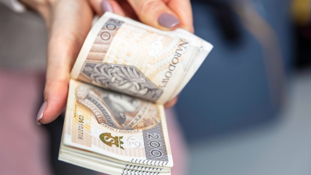 Tyle ZUS wypłaci Ci emerytury po 40 latach pracy. Jest jednak warunek