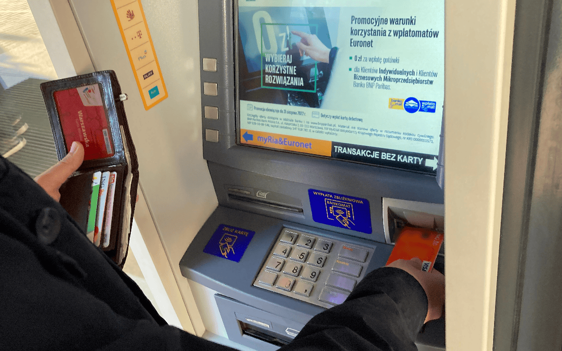 karta kredytowa–pieniadze-bank