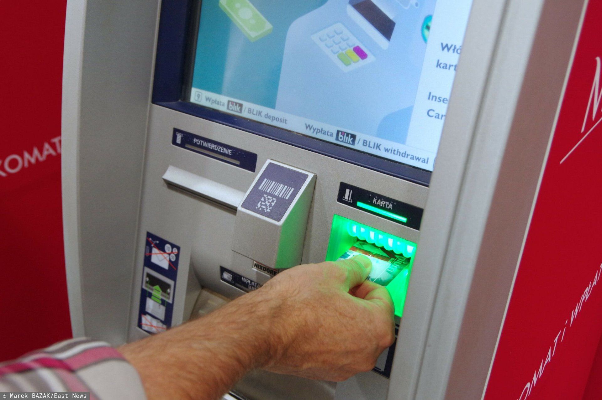 Wpłata gotówki może zaalarmować skarbówkę. Tyle można wpłacić bez ryzyka kontroli