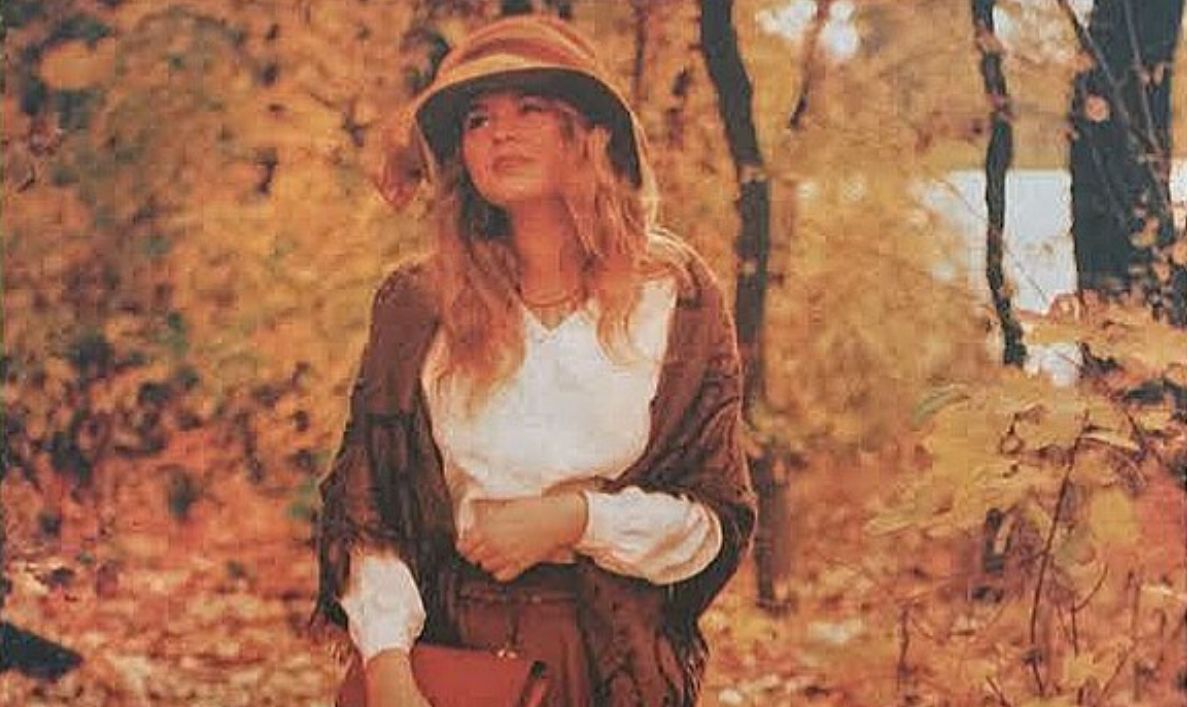 kobieta barbara nowacka jesień liście