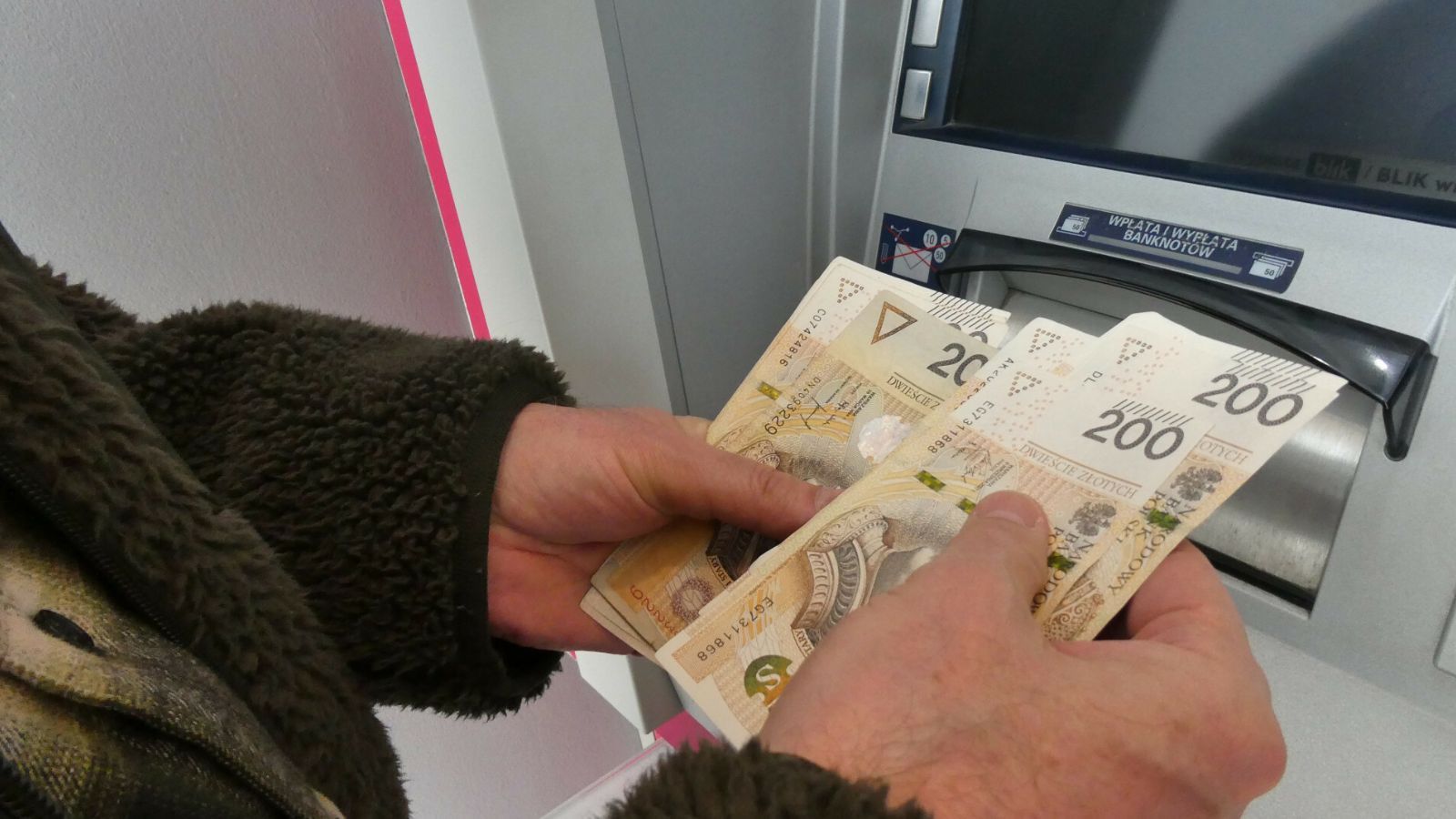 Tyle gotówki powinieneś mieć w domu. To absolutne minimum w czasie kryzysu