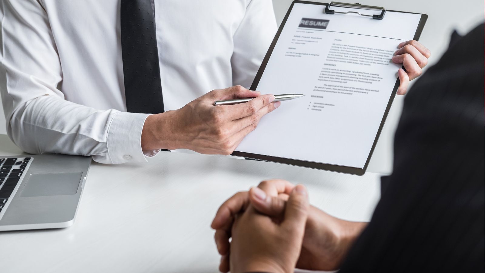 Koniec z pracą bez dyplomu. Resort zapowiada zmiany, zagrożonych nawet 100 tys. osób