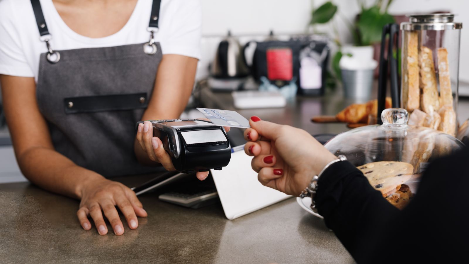 Kuriozalny "zakaz" w pracy pod lupą resortu. Pracodawca może zapłacić nawet 30 tys. zł kary