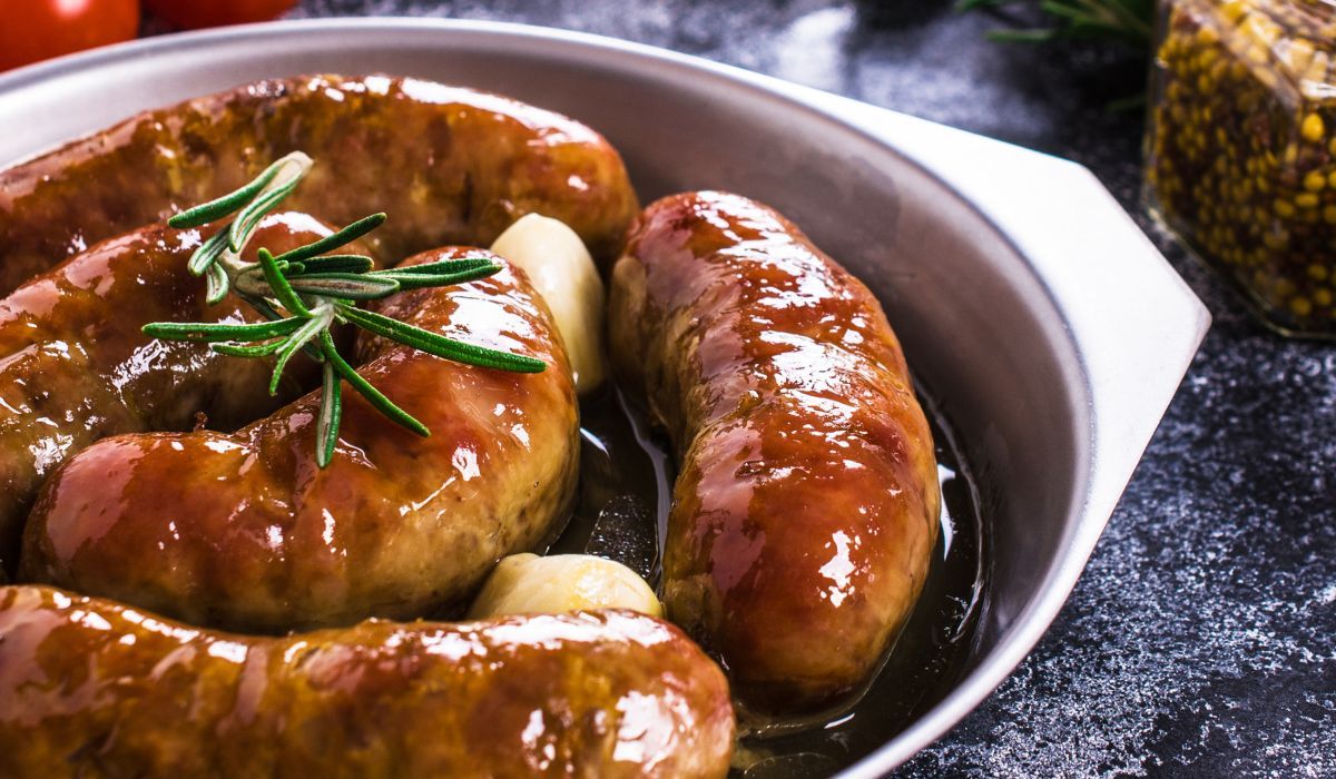 biała kiełbasa z piekarnika. Co zrobić, żeby nie była sucha?