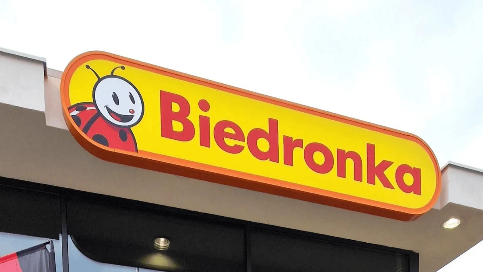 Biedronka właśnie ogłosiła. "2+2 gratis" tylko do soboty, klienci dawno nie widzieli takiej promocji