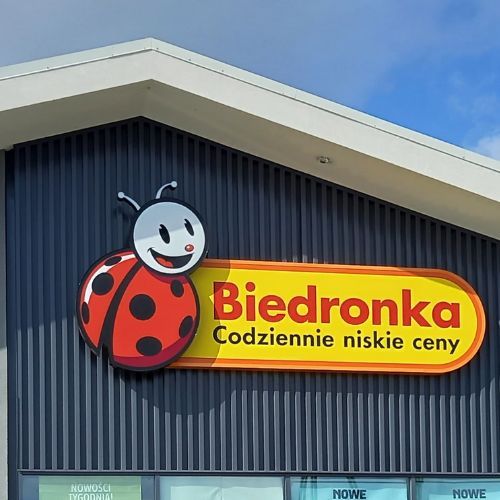 Biedronka obniżyła cenę na 0.89 gr. Idealna okazja na długi weekend