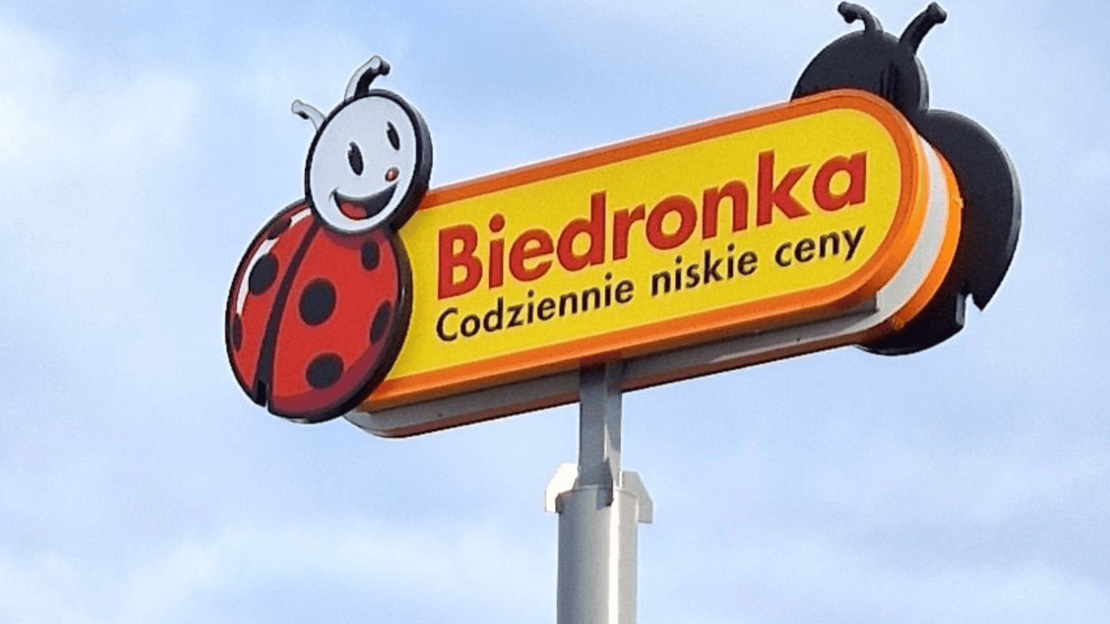 Biedronka tnie ceny tuż przed niedzielą. Za te produkty zapłacisz choćby o połowę mniej