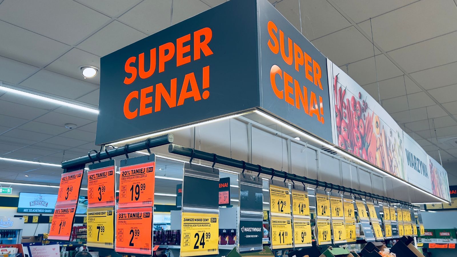 Biedronka szykuje się na przejęcie Carrefoura? Stawką są miliardy i dominacja rynku