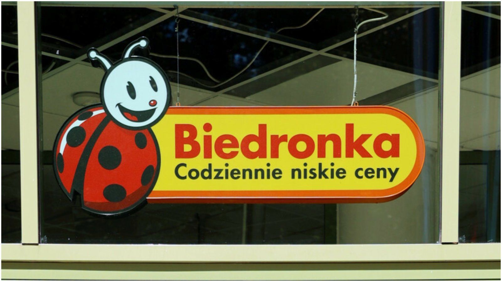 Biedronka wydała komunikat dla klientów. Zmienia godziny otwarcia sklepów