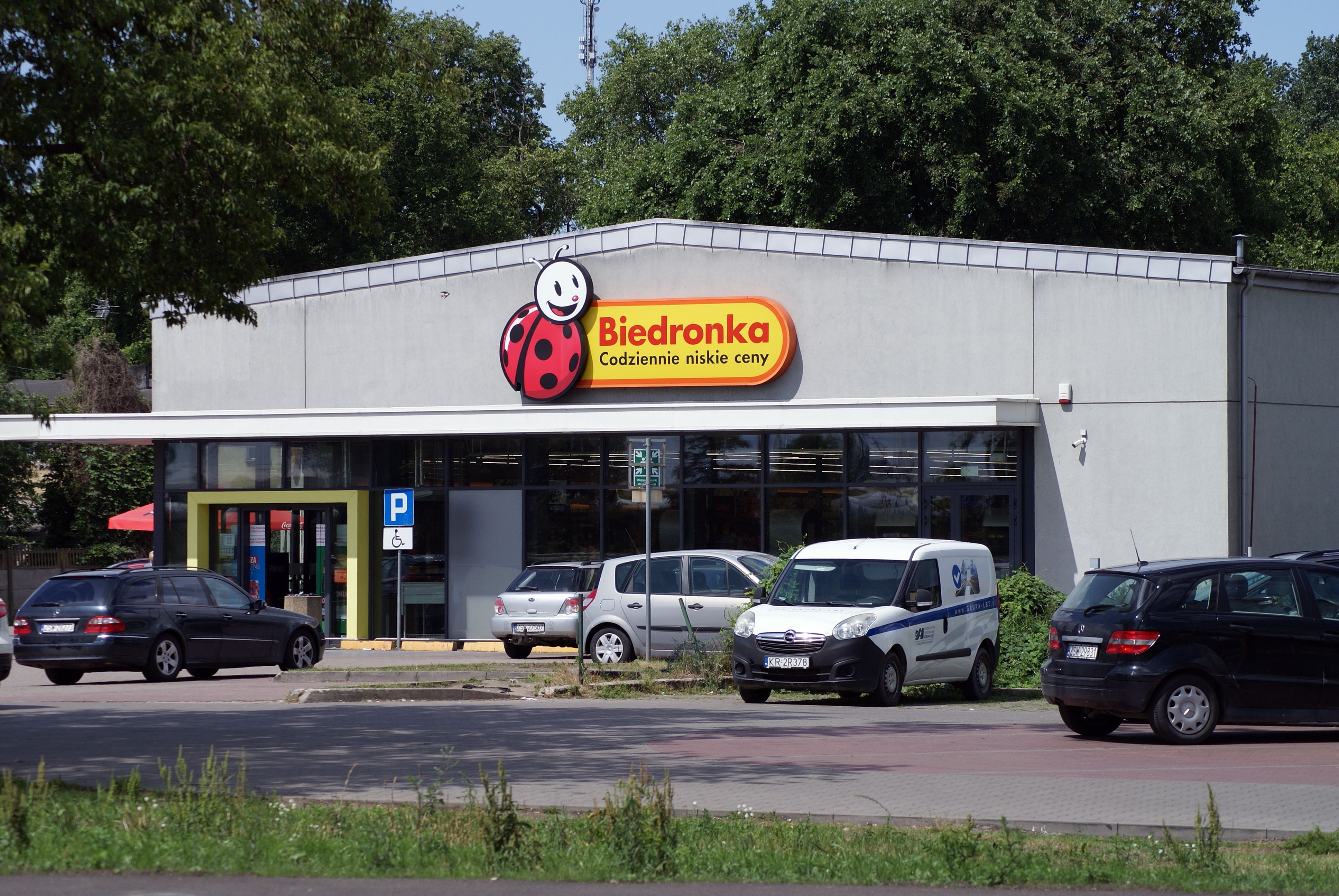 biedronka dyskont sklep.jpg
