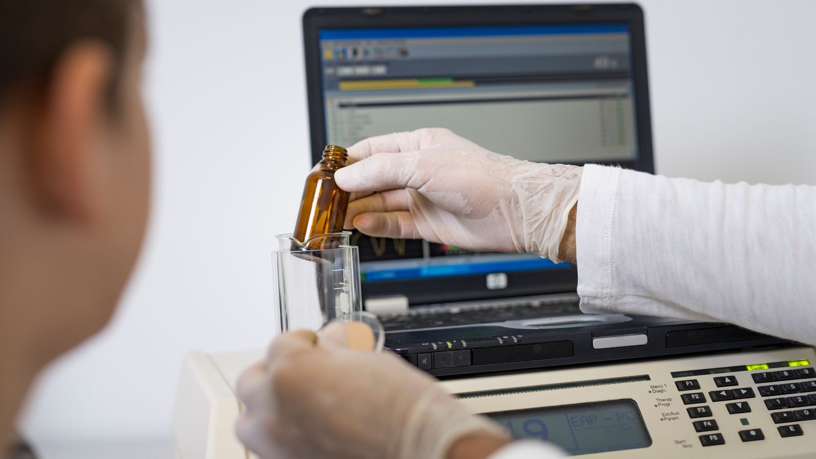 Koniec pobłażania dla pseudomedycyny. Za oszukiwanie pacjentów nawet milion złotych kary